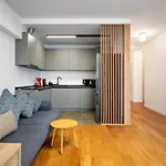 One View Parking Apartman Bukarest